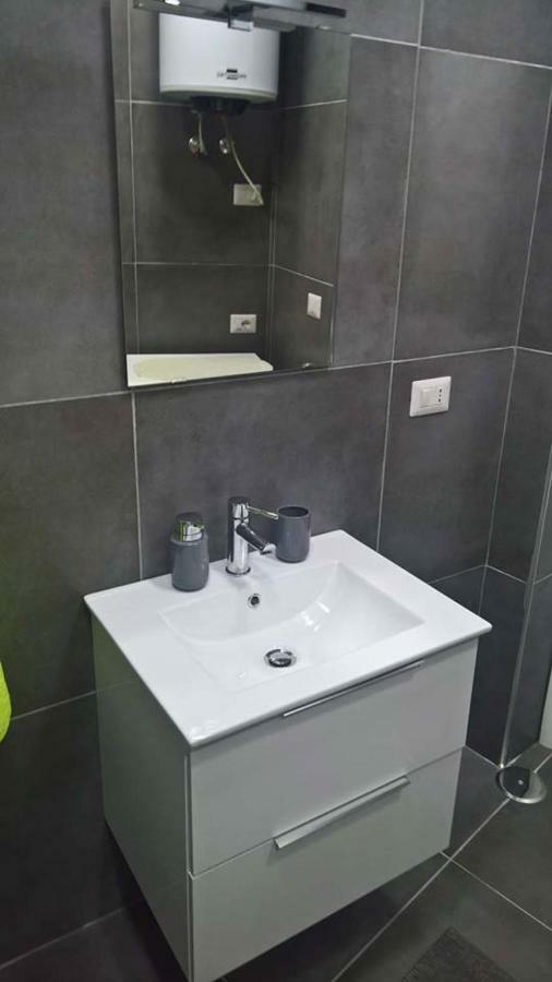 نابولي Apartment Fabrizio المظهر الخارجي الصورة
